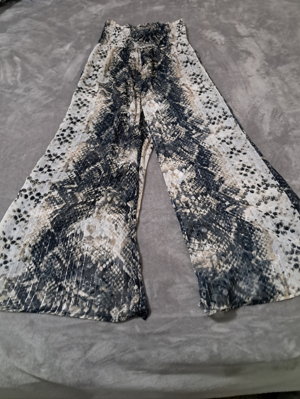 America & Beyond Womens Sheer Wide Leg Hi Rise Snake Print Pants Sz M.